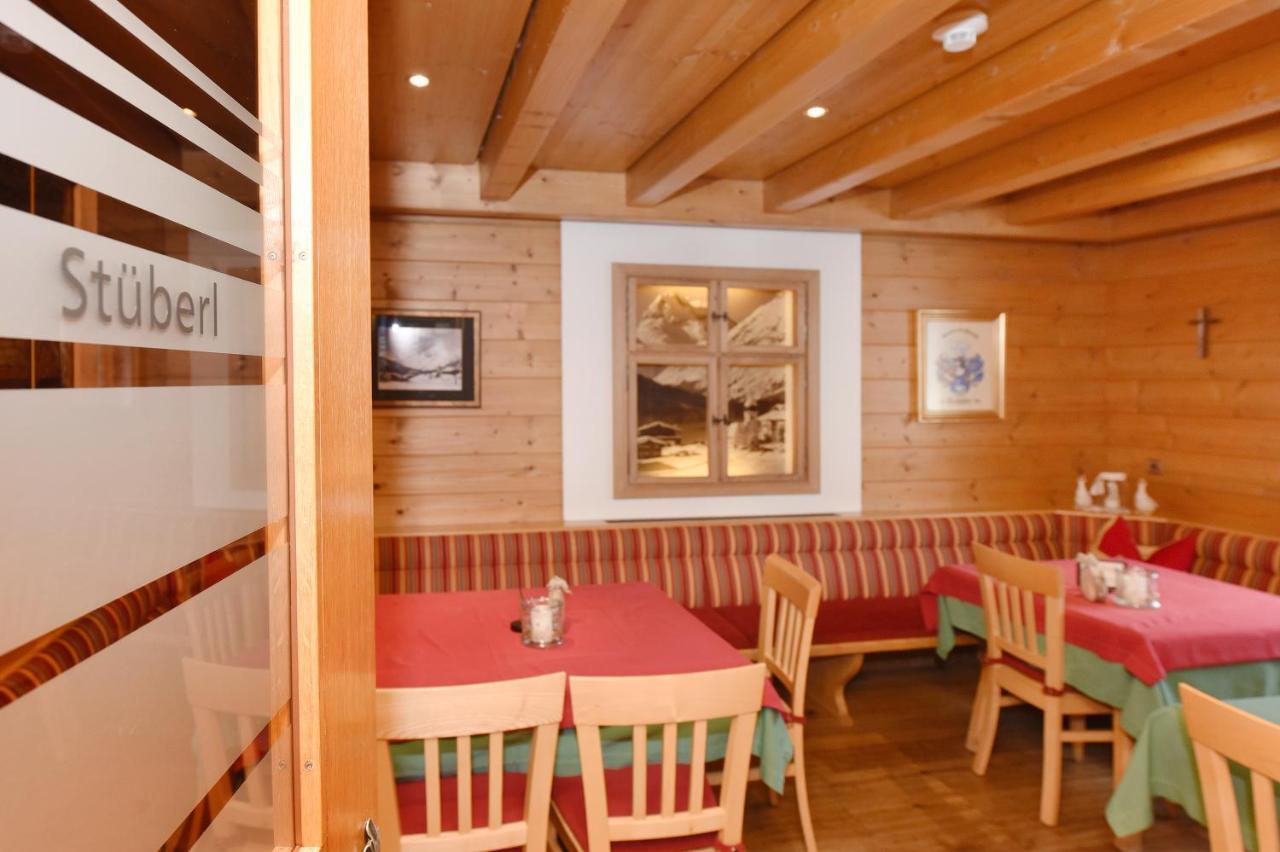 Gasthaus & Pension Alphorn Lech am Arlberg Exterior photo