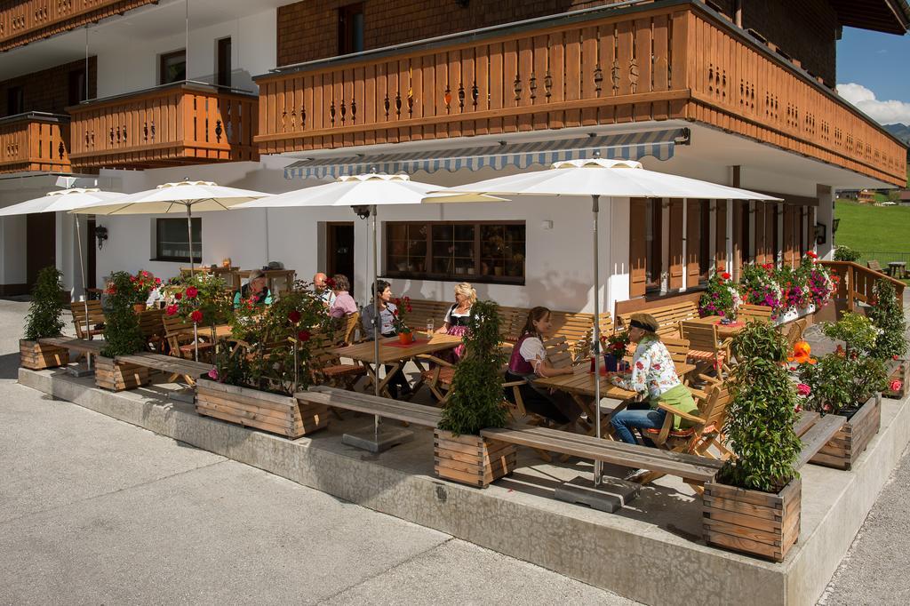 Gasthaus & Pension Alphorn Lech am Arlberg Exterior photo